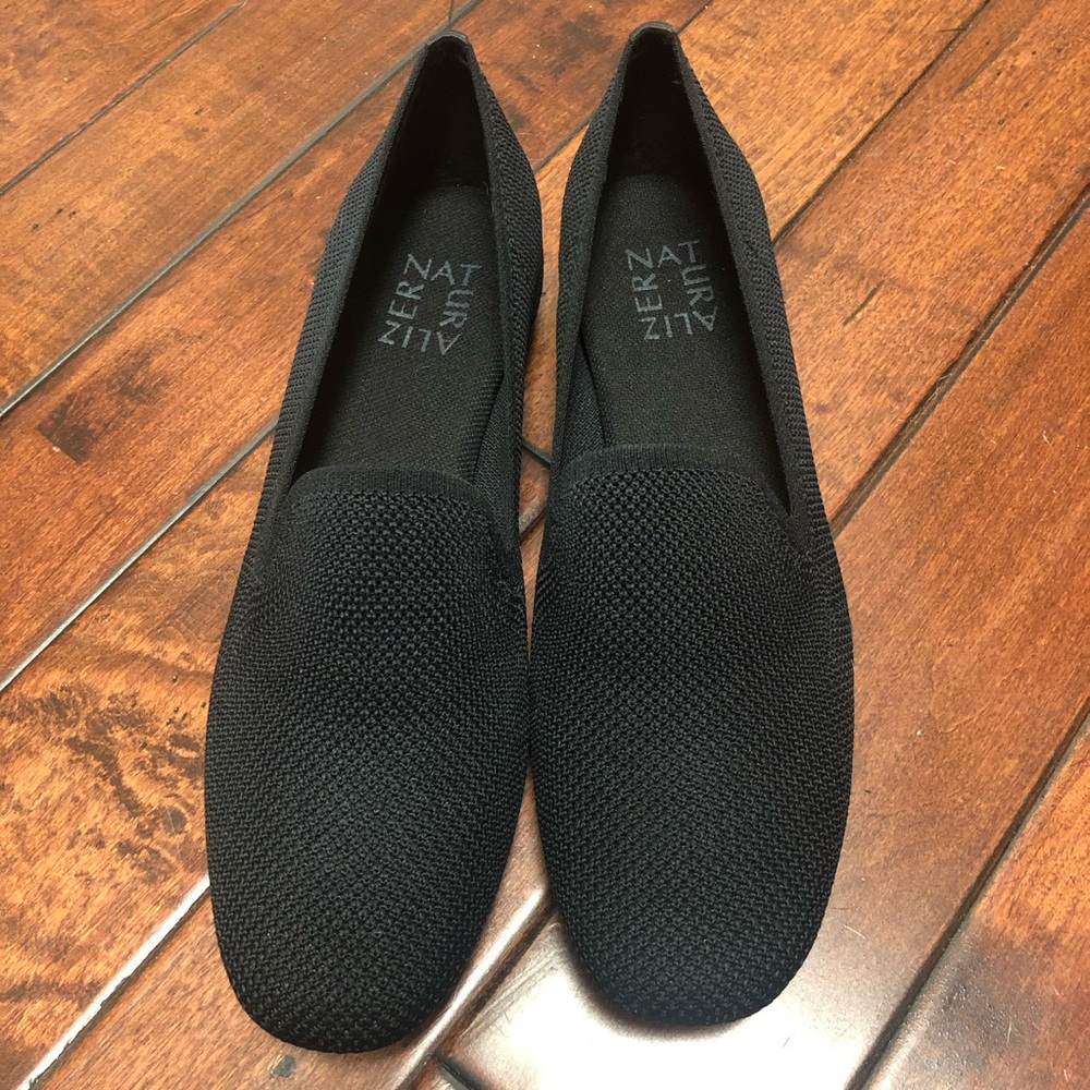Women’s black Naturalizer flats size 7 new in box